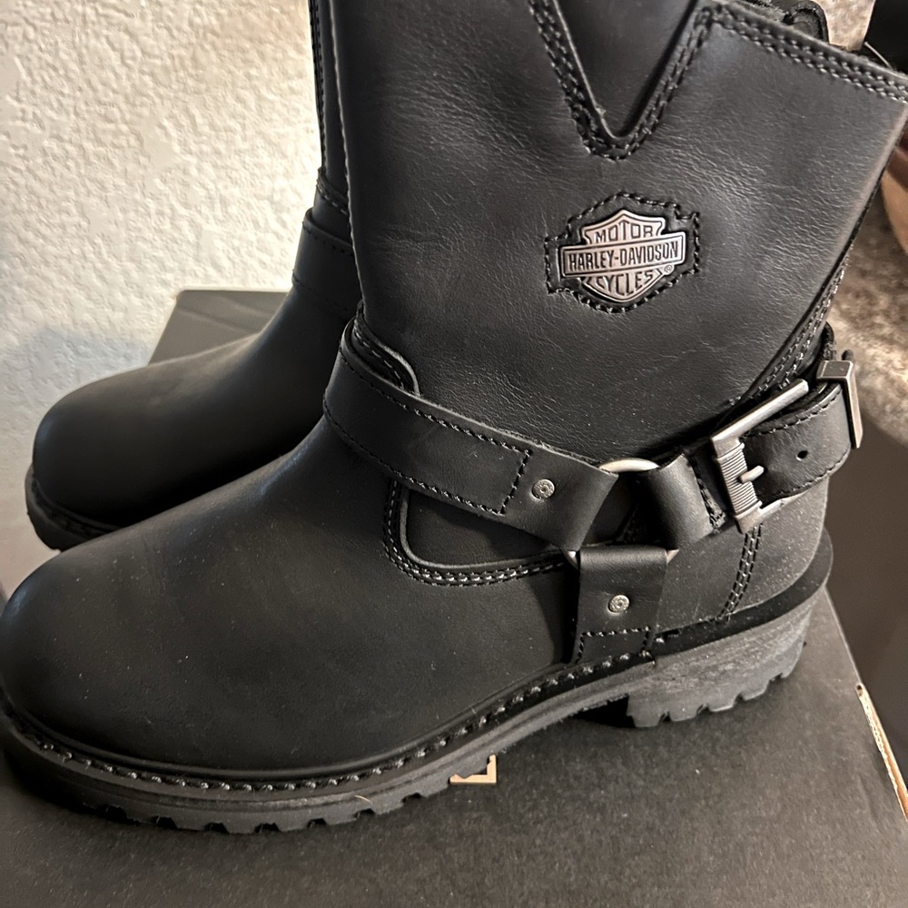 BRAND NEW/ NEVER WORN WOMENS BLACK LEATHER HARLEY DAVIDSON DESMET BOOTS SZ 9.5